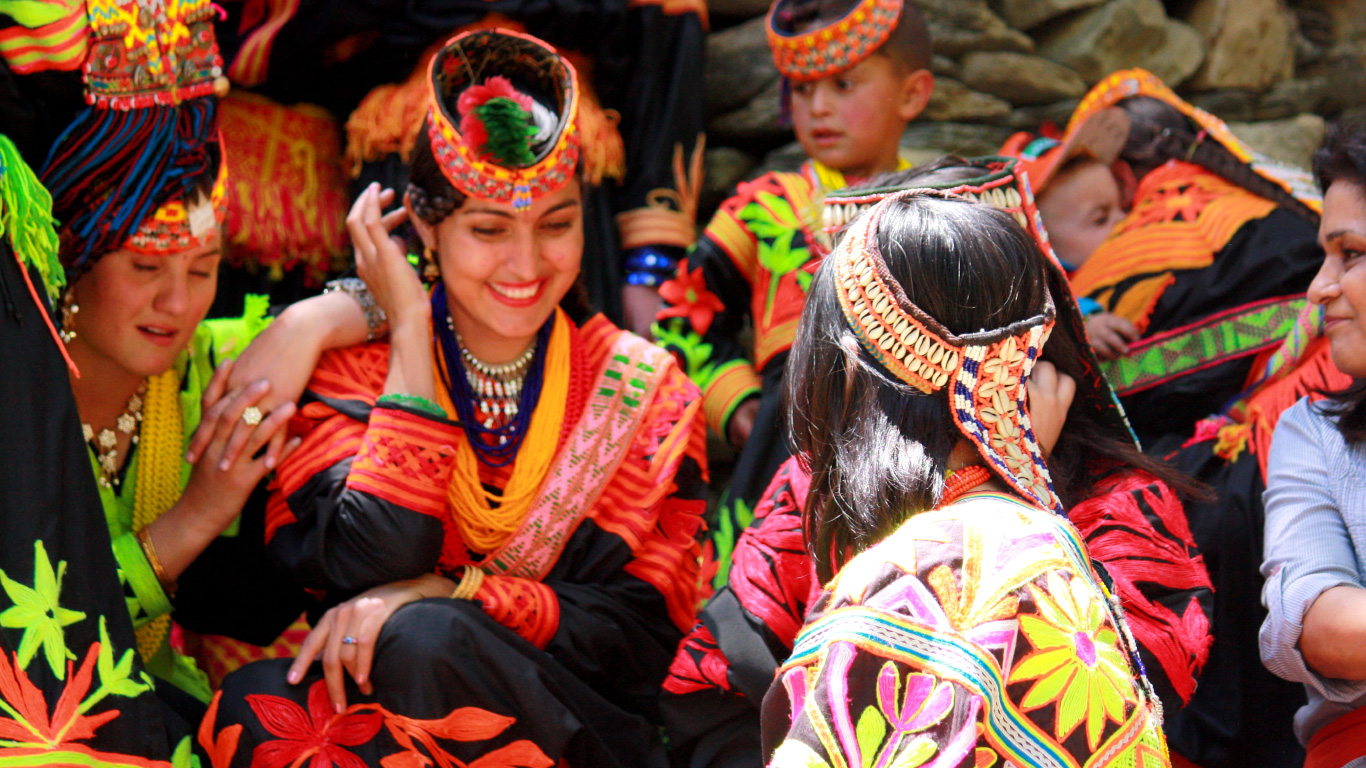 Viaggi di Gruppo Pakistan Festival Uchal Kalash